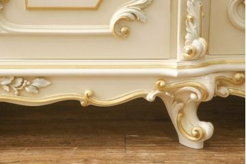 中古　美品　イタリア高級家具　SILIK(シリック)　ロココ調の豪華な装飾が優美なサイドボード(サイドキャビネット、戸棚、収納棚、引き出し)(R-065839)