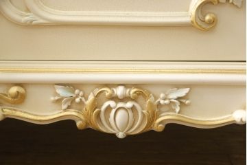 中古　美品　イタリア高級家具　SILIK(シリック)　ロココ調の豪華な装飾が優美なサイドボード(サイドキャビネット、戸棚、収納棚、引き出し)(R-065839)