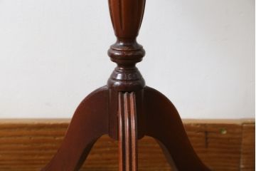 イギリスビンテージ　レザートップが目を惹くワインテーブル(サイドテーブル、コーヒーテーブル、カフェテーブル、丸テーブル、ラウンドテーブル、花台、英国、ヴィンテージ)(R-065843)