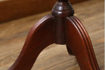 イギリスビンテージ　レザートップが目を惹くワインテーブル(サイドテーブル、コーヒーテーブル、カフェテーブル、丸テーブル、ラウンドテーブル、花台、英国、ヴィンテージ)(R-065843)