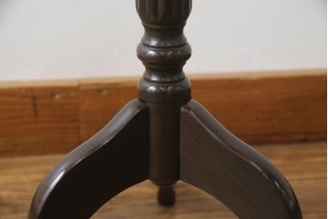 イギリスアンティーク　クラシカルな佇まいが魅力のレザートップワインテーブル(サイドテーブル、コーヒーテーブル、カフェテーブル、丸テーブル、ラウンドテーブル、花台、英国)(R-065844)