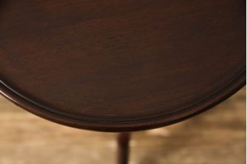 イギリスアンティーク　マホガニー材　クラシカルな佇まいが魅力のワインテーブル(サイドテーブル、コーヒーテーブル、カフェテーブル、丸テーブル、ラウンドテーブル、花台、英国)(R-065845)