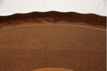 イギリスビンテージ　イギリス高級家具　象嵌入り　波打つ曲線デザインが上品なワインテーブル(サイドテーブル、コーヒーテーブル、カフェテーブル、丸テーブル、ラウンドテーブル、花台、ヴィンテージ、英国)(R-065846)
