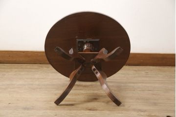 イギリスビンテージ　イギリス高級家具　象嵌入り　波打つ曲線デザインが上品なワインテーブル(サイドテーブル、コーヒーテーブル、カフェテーブル、丸テーブル、ラウンドテーブル、花台、ヴィンテージ、英国)(R-065846)