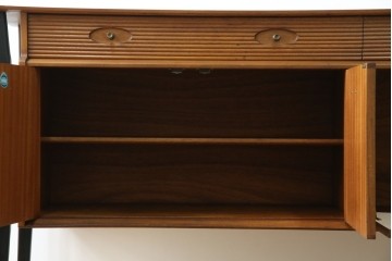 イギリスビンテージ　nathan(ネイサン)社　希少モデル!　チーク材　スタイリッシュなサイドボード　(R-065849)