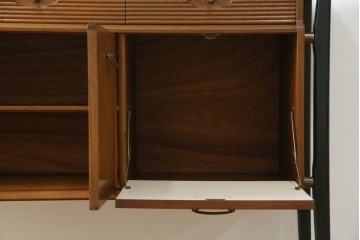 イギリスビンテージ　nathan(ネイサン)社　希少モデル!　チーク材　スタイリッシュなサイドボード　(R-065849)