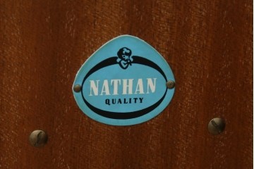 イギリスビンテージ　nathan(ネイサン)社　希少モデル!　チーク材　スタイリッシュなサイドボード　(R-065849)
