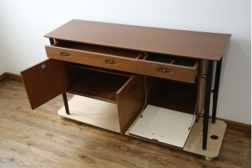 イギリスビンテージ　nathan(ネイサン)社　希少モデル!　チーク材　スタイリッシュなサイドボード　(R-065849)