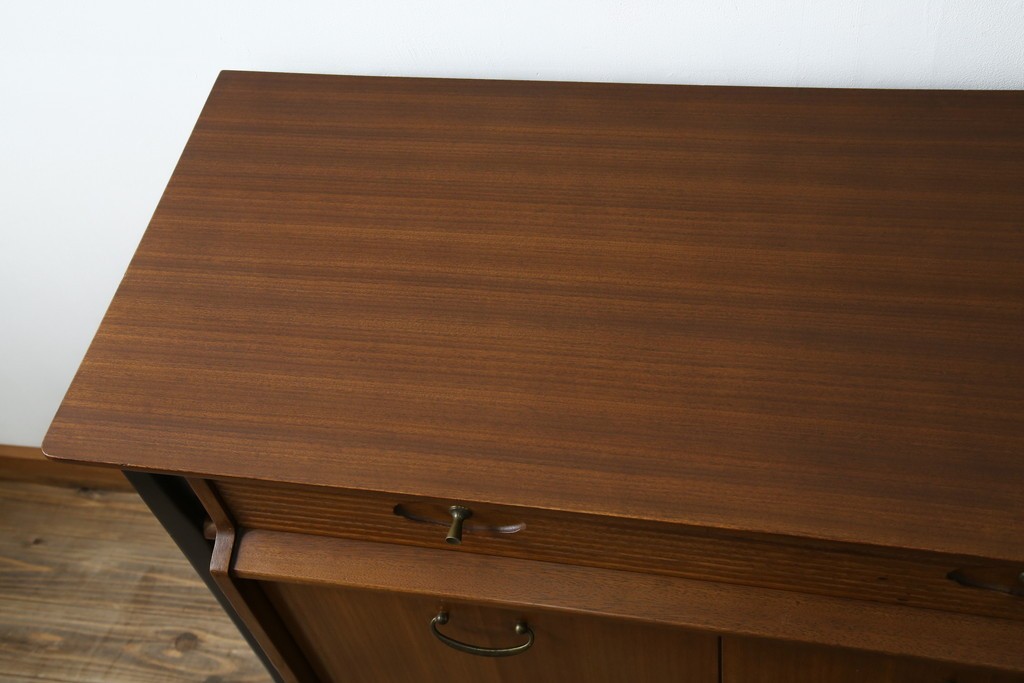 イギリスビンテージ　nathan(ネイサン)社　希少モデル!　チーク材　スタイリッシュなサイドボード　(R-065849)