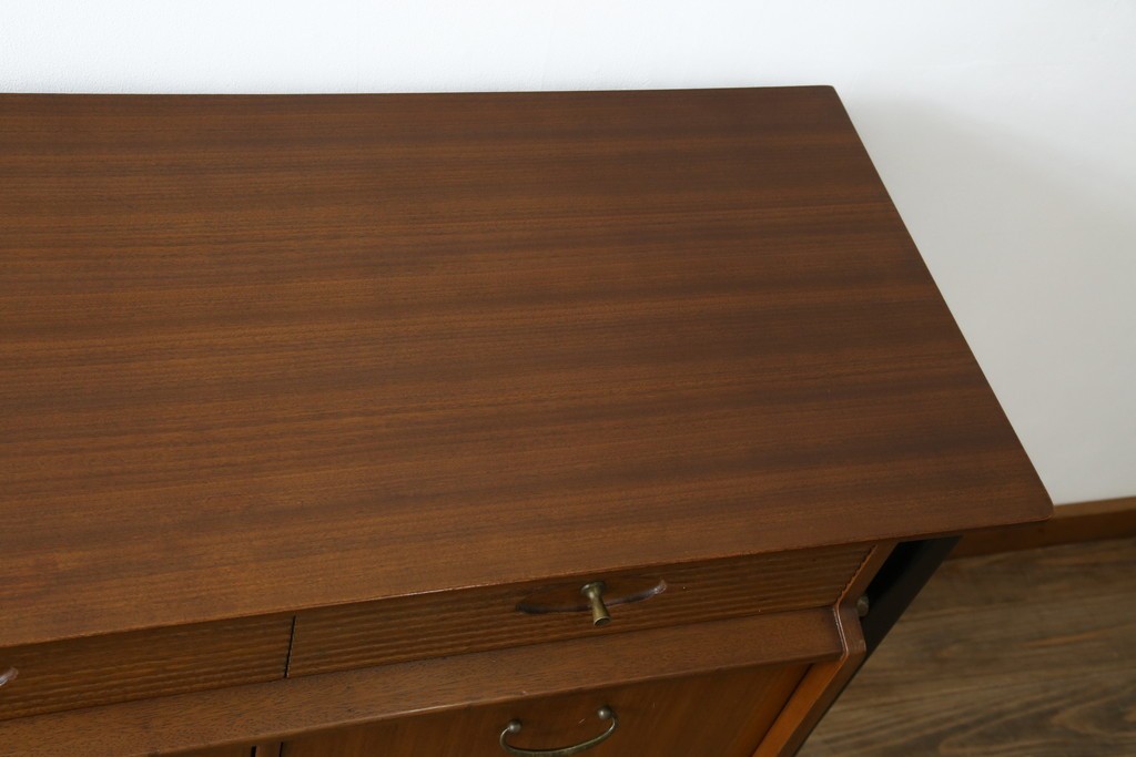 イギリスビンテージ　nathan(ネイサン)社　希少モデル!　チーク材　スタイリッシュなサイドボード　(R-065849)