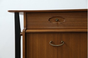 イギリスビンテージ　nathan(ネイサン)社　希少モデル!　チーク材　スタイリッシュなサイドボード　(R-065849)