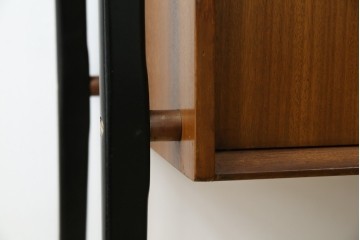 イギリスビンテージ　nathan(ネイサン)社　希少モデル!　チーク材　スタイリッシュなサイドボード　(R-065849)