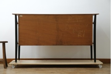 イギリスビンテージ　nathan(ネイサン)社　希少モデル!　チーク材　スタイリッシュなサイドボード　(R-065849)
