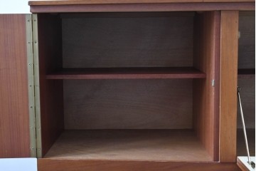 イギリスビンテージ　チーク材　北欧スタイルにおすすめ!!優しい木の温もり溢れるサイドボード　(R-065852)