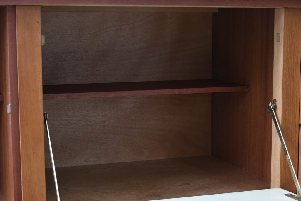 イギリスビンテージ　チーク材　北欧スタイルにおすすめ!!優しい木の温もり溢れるサイドボード　(R-065852)