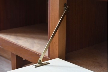 イギリスビンテージ　チーク材　北欧スタイルにおすすめ!!優しい木の温もり溢れるサイドボード　(R-065852)