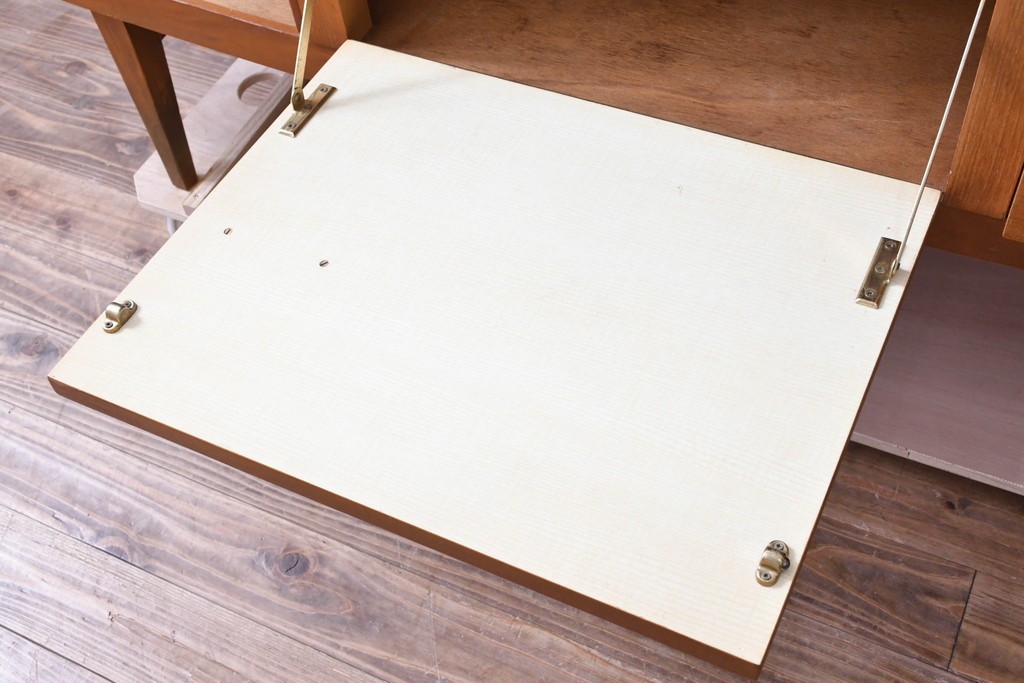 イギリスビンテージ　チーク材　北欧スタイルにおすすめ!!優しい木の温もり溢れるサイドボード　(R-065852)