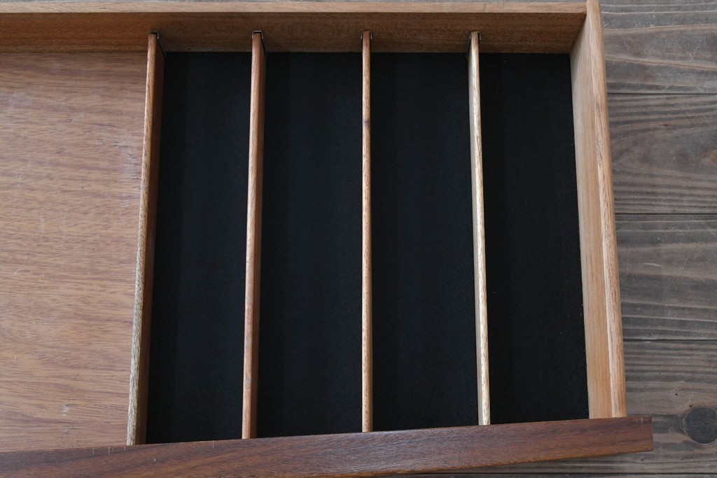 イギリスビンテージ　チーク材　北欧スタイルにおすすめ!!優しい木の温もり溢れるサイドボード　(R-065852)