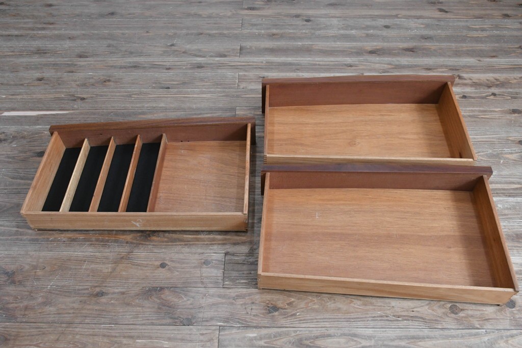 イギリスビンテージ　チーク材　北欧スタイルにおすすめ!!優しい木の温もり溢れるサイドボード　(R-065852)