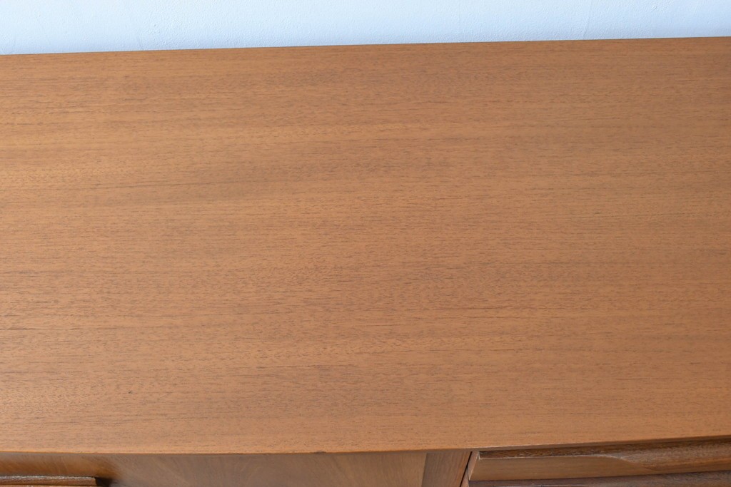 イギリスビンテージ　チーク材　北欧スタイルにおすすめ!!優しい木の温もり溢れるサイドボード　(R-065852)