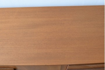 イギリスビンテージ　チーク材　北欧スタイルにおすすめ!!優しい木の温もり溢れるサイドボード　(R-065852)