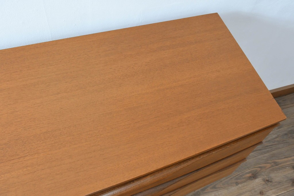 イギリスビンテージ　チーク材　北欧スタイルにおすすめ!!優しい木の温もり溢れるサイドボード　(R-065852)