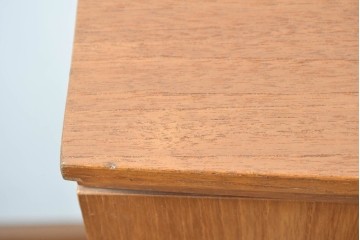 イギリスビンテージ　チーク材　北欧スタイルにおすすめ!!優しい木の温もり溢れるサイドボード　(R-065852)