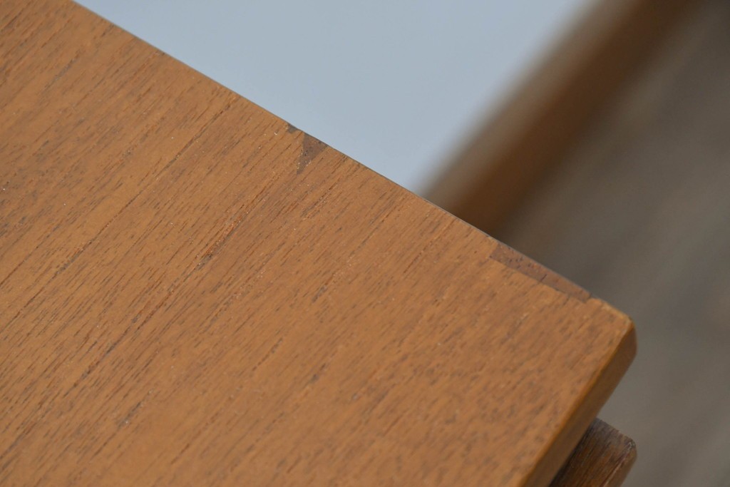 イギリスビンテージ　チーク材　北欧スタイルにおすすめ!!優しい木の温もり溢れるサイドボード　(R-065852)