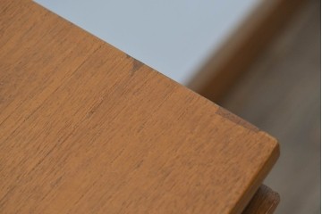 イギリスビンテージ　チーク材　北欧スタイルにおすすめ!!優しい木の温もり溢れるサイドボード　(R-065852)