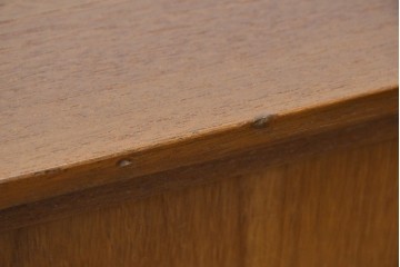 イギリスビンテージ　チーク材　北欧スタイルにおすすめ!!優しい木の温もり溢れるサイドボード　(R-065852)