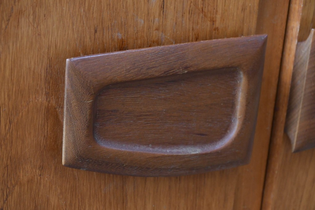 イギリスビンテージ　チーク材　北欧スタイルにおすすめ!!優しい木の温もり溢れるサイドボード　(R-065852)