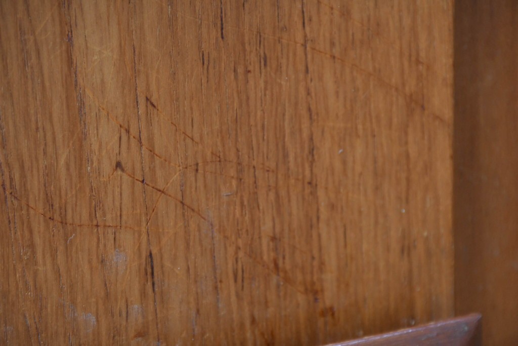 イギリスビンテージ　チーク材　北欧スタイルにおすすめ!!優しい木の温もり溢れるサイドボード　(R-065852)