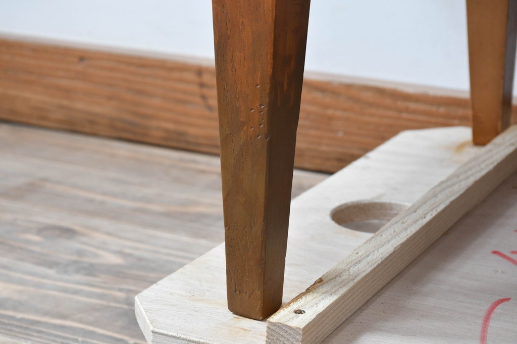 イギリスビンテージ　チーク材　北欧スタイルにおすすめ!!優しい木の温もり溢れるサイドボード　(R-065852)