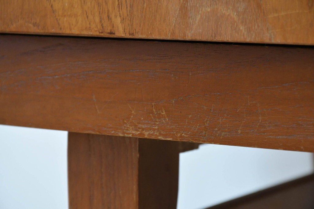 イギリスビンテージ　チーク材　北欧スタイルにおすすめ!!優しい木の温もり溢れるサイドボード　(R-065852)