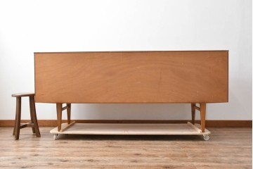 イギリスビンテージ　チーク材　北欧スタイルにおすすめ!!優しい木の温もり溢れるサイドボード　(R-065852)