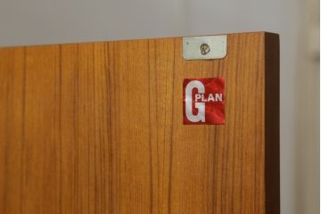 イギリスビンテージ　G-PLAN(ジープラン)　洗練されたデザインが美しいサイドキャビネット(サイドボード、戸棚、収納棚、ヴィンテージ、北欧、英国)(R-065854)