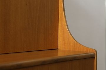 イギリスビンテージ　G-PLAN(ジープラン)　洗練されたデザインが美しいサイドキャビネット(サイドボード、戸棚、収納棚、ヴィンテージ、北欧、英国)(R-065854)