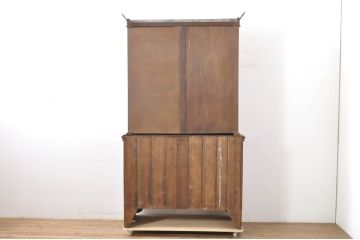 イギリスアンティーク　Lloyd’s Antiques(ロイズ・アンティークス)取り扱い　マホガニー材　随所に施された装飾が光るステンドグラスブックケース(キャビネット、食器棚、本箱、カップボード、収納棚、戸棚、英国)(R-065858)