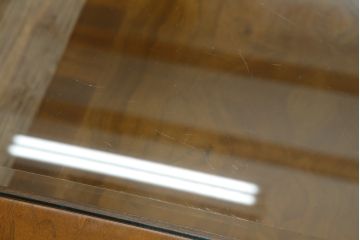 中古　DREXEL HERITAGE(ドレクセルヘリテイジ)　高級感たっぷりなガラストップのセンターテーブル(ローテーブル、リビングテーブル、カクテルテーブル)(定価約60万円)(R-065859)