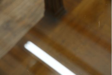 中古　DREXEL HERITAGE(ドレクセルヘリテイジ)　高級感たっぷりなガラストップのセンターテーブル(ローテーブル、リビングテーブル、カクテルテーブル)(定価約60万円)(R-065859)