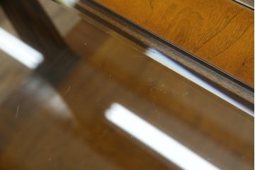 中古　DREXEL HERITAGE(ドレクセルヘリテイジ)　高級感たっぷりなガラストップのセンターテーブル(ローテーブル、リビングテーブル、カクテルテーブル)(定価約60万円)(R-065859)