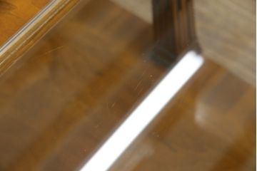 中古　DREXEL HERITAGE(ドレクセルヘリテイジ)　高級感たっぷりなガラストップのセンターテーブル(ローテーブル、リビングテーブル、カクテルテーブル)(定価約60万円)(R-065859)