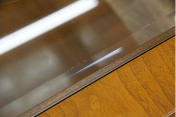 中古　DREXEL HERITAGE(ドレクセルヘリテイジ)　高級感たっぷりなガラストップのセンターテーブル(ローテーブル、リビングテーブル、カクテルテーブル)(定価約60万円)(R-065859)
