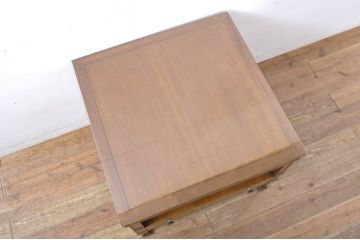 中古　DREXEL HERITAGE(ドレクセルヘリテイジ)　Triune(トライユン)シリーズ　すっきりした佇まいのエンドテーブル(サイドテーブル、ナイトテーブル、飾り台)(R-065862)