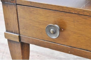 中古　DREXEL HERITAGE(ドレクセルヘリテイジ)　Triune(トライユン)シリーズ　すっきりした佇まいのエンドテーブル(サイドテーブル、ナイトテーブル、飾り台)(R-065862)