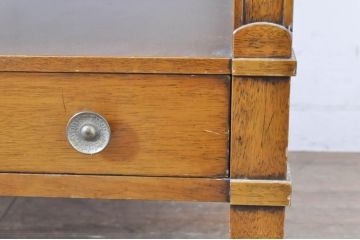 中古　DREXEL HERITAGE(ドレクセルヘリテイジ)　Triune(トライユン)シリーズ　すっきりした佇まいのエンドテーブル(サイドテーブル、ナイトテーブル、飾り台)(R-065862)