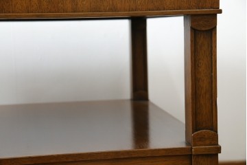 中古　DREXEL HERITAGE(ドレクセルヘリテイジ)　Triune(トライユン)シリーズ　すっきりした佇まいのエンドテーブル　(R-065862)