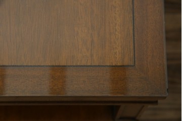 中古　DREXEL HERITAGE(ドレクセルヘリテイジ)　Triune(トライユン)シリーズ　すっきりした佇まいのエンドテーブル　(R-065862)