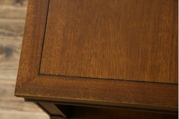 中古　DREXEL HERITAGE(ドレクセルヘリテイジ)　Triune(トライユン)シリーズ　すっきりした佇まいのエンドテーブル　(R-065862)