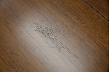 中古　DREXEL HERITAGE(ドレクセルヘリテイジ)　Triune(トライユン)シリーズ　すっきりした佇まいのエンドテーブル　(R-065862)